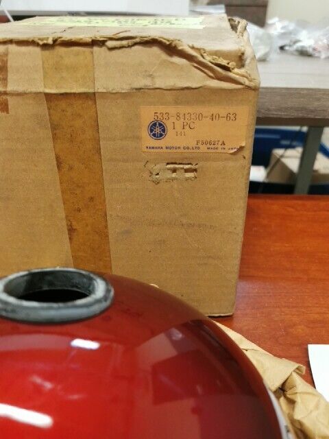 NOS Yamaha 1976 XS650 HEADLIGHT BODY 533-84330-40-63 SUB 584-84330-61-63 Y128