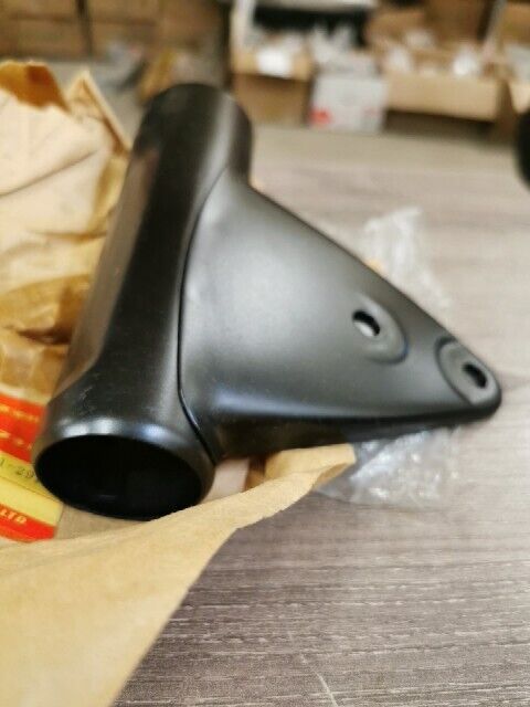 NOS SUZUKI GT550 1973 - 1977 BRACKET HEADLAMP LEFT 51540-31701-291 S55