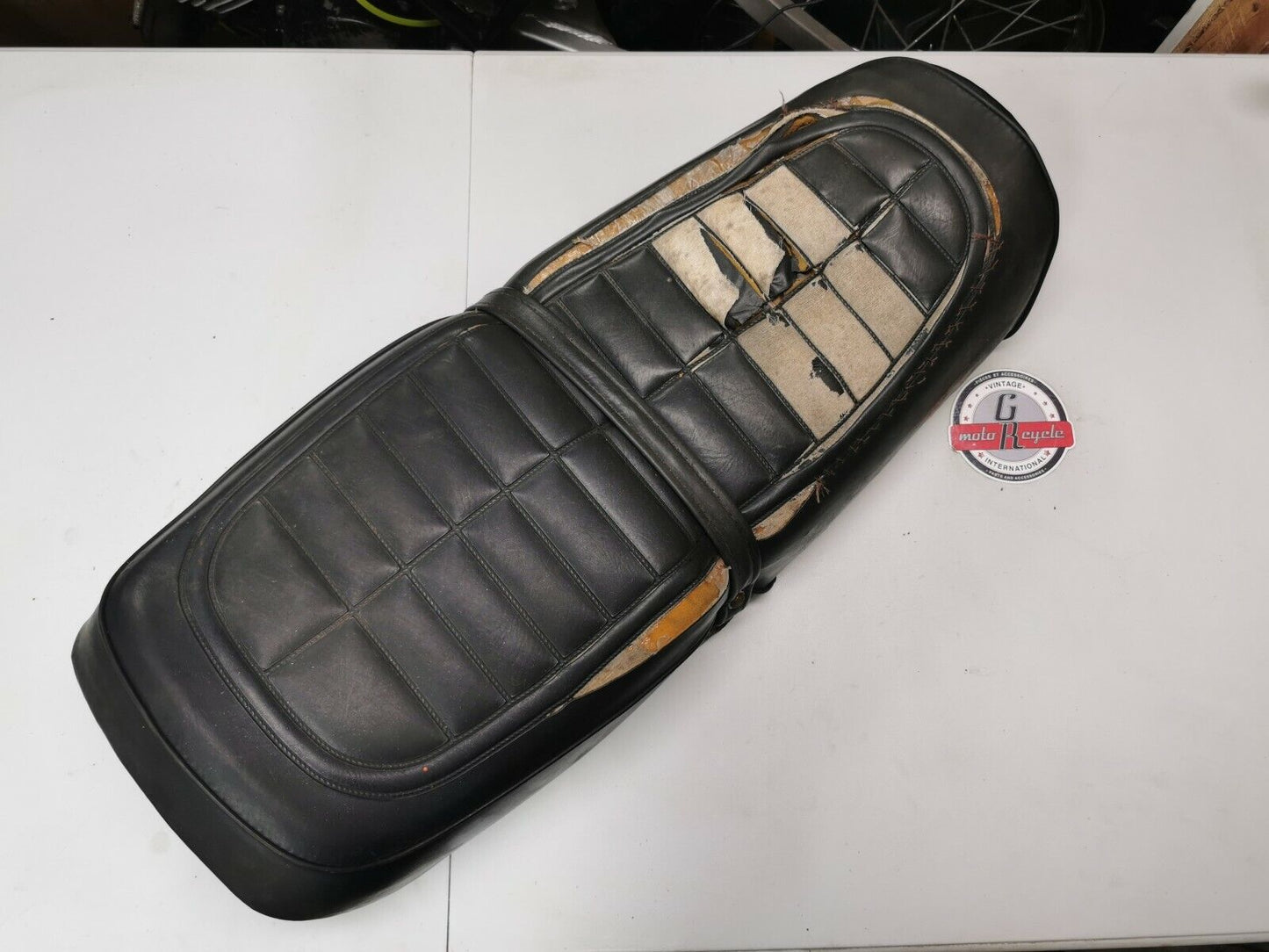 Honda CB750F 1978 seat saddle 77100-410-770ZA