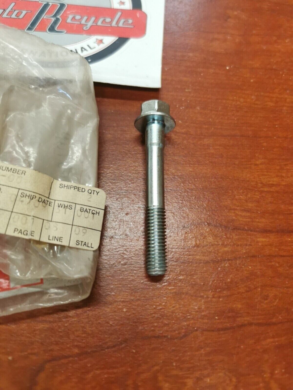NOS Yamaha XS1100 XJ750 YZ490 XJ650 WASHER BASED BOLT 90105-08107-00 Y72