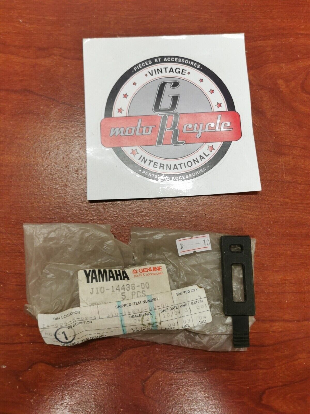 NOS Yamaha AIR BOX HOOK J10-14436-00-00 Y70