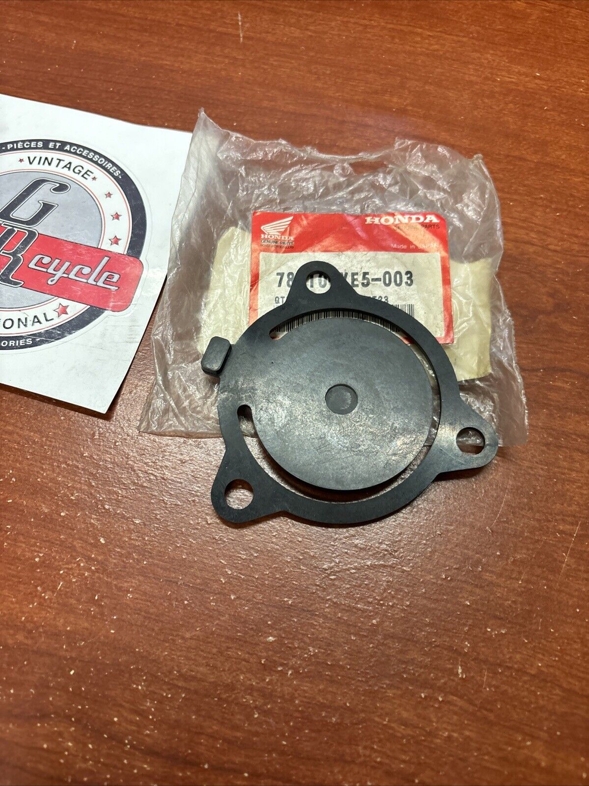 NOS Honda WP20X INLET VALVE 78110-YE5-003 H162
