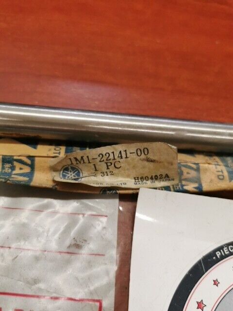 NOS Yamaha 1977 1978 DT250 DT400 PIVOT SHAFT 1M1-22141-00-00 Y153