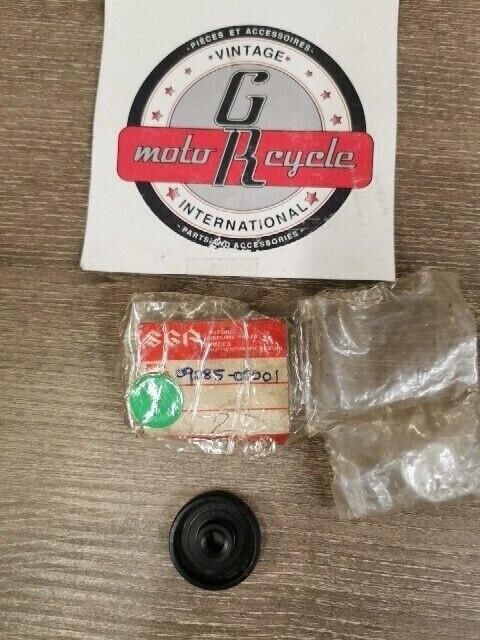 NOS SUZUKI GT500 1976 1977 GT550 T500 1968 - 1975 DUST SEAL 09285-08001 S53