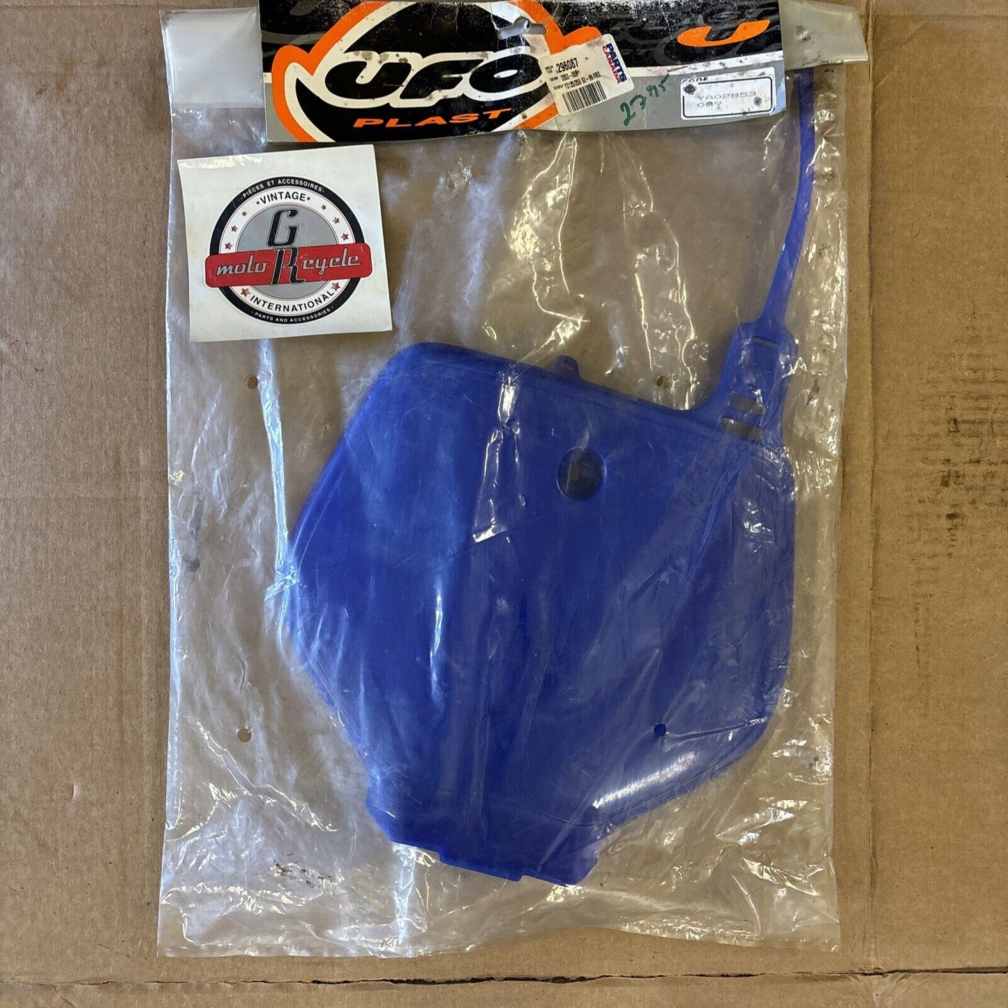 NOS UFO PLAST FRONT NUMBER PLATE REFLEX BLUE YA02853-089