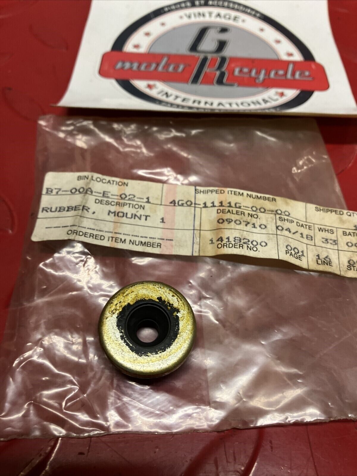 NOS YAMAHA MOUNT RUBBER 4G0-1111G-00-00 Y63