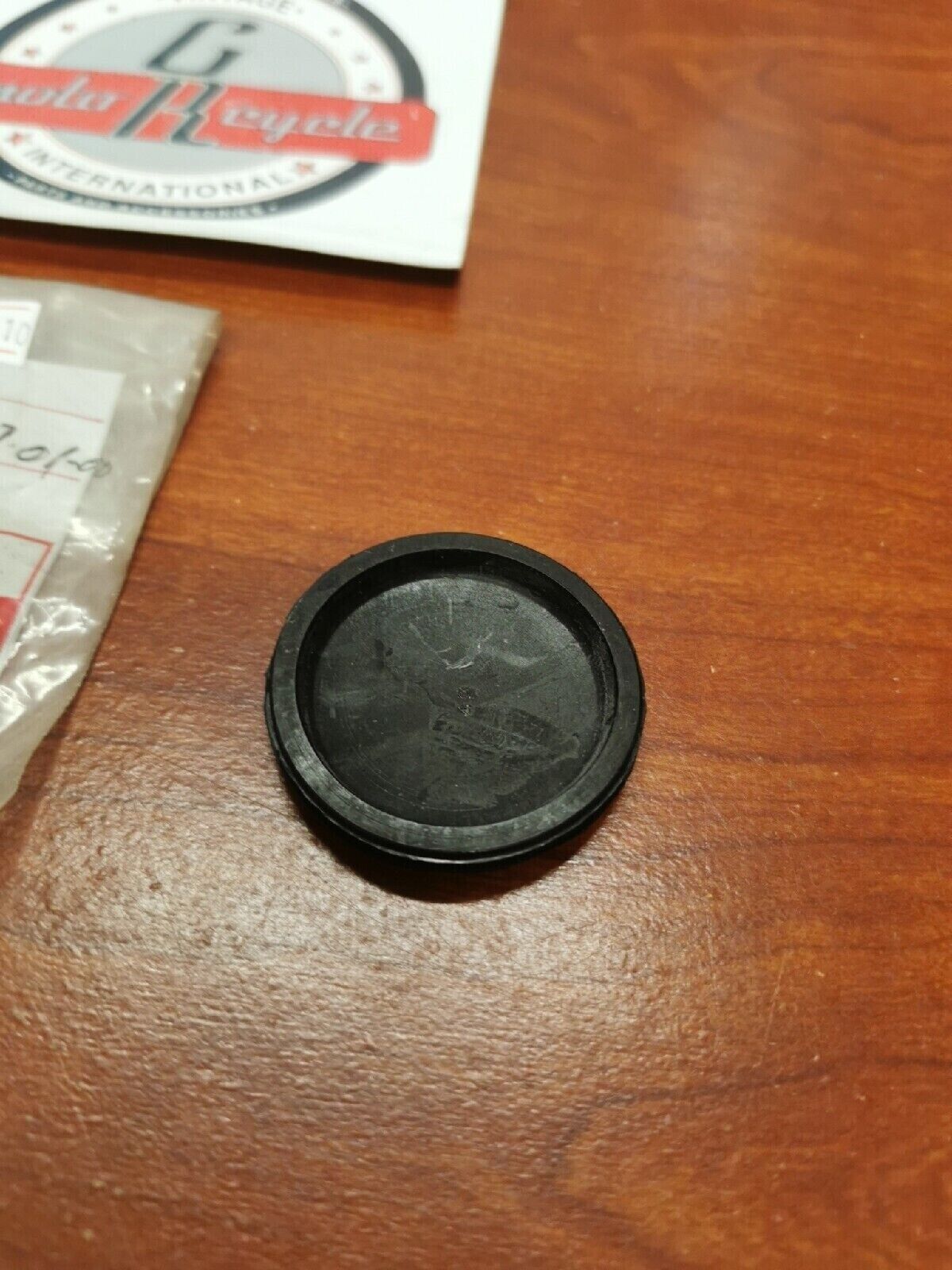 NOS Yamaha WHEEL CAP 818-47317-01-00 Y71