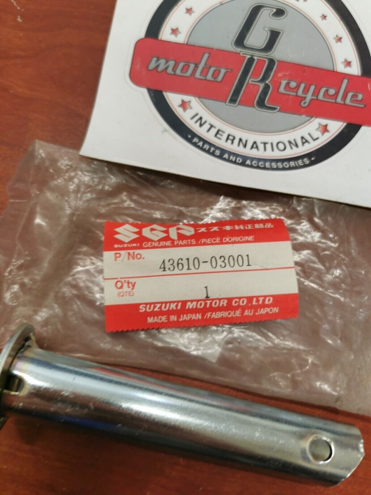 NOS Suzuki GT250 GZ250 DR200 TU250 VL800 GS1000 FOOT PEG BAR 43610-03001 S20