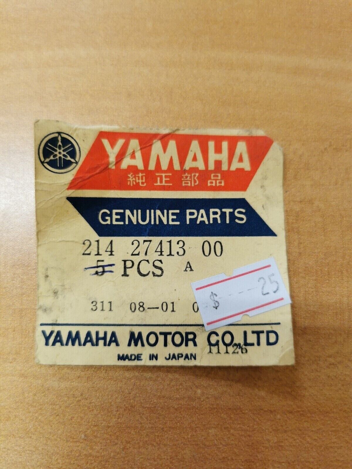 NOS YAMAHA FOOTREST COVER 214-27413-00-00 Y38