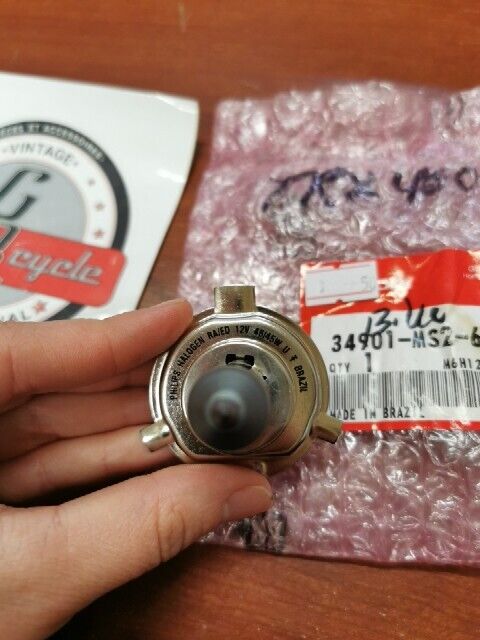 NOS Honda CBR1000F CBX750P2 GL1500 ST1100 HEAD LIGHT BULB 34901-MS2-672 H104