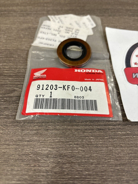 NOS Honda XL350R XR350R OIL SEAL 17X34X4.5 91203-KF0-004 H123