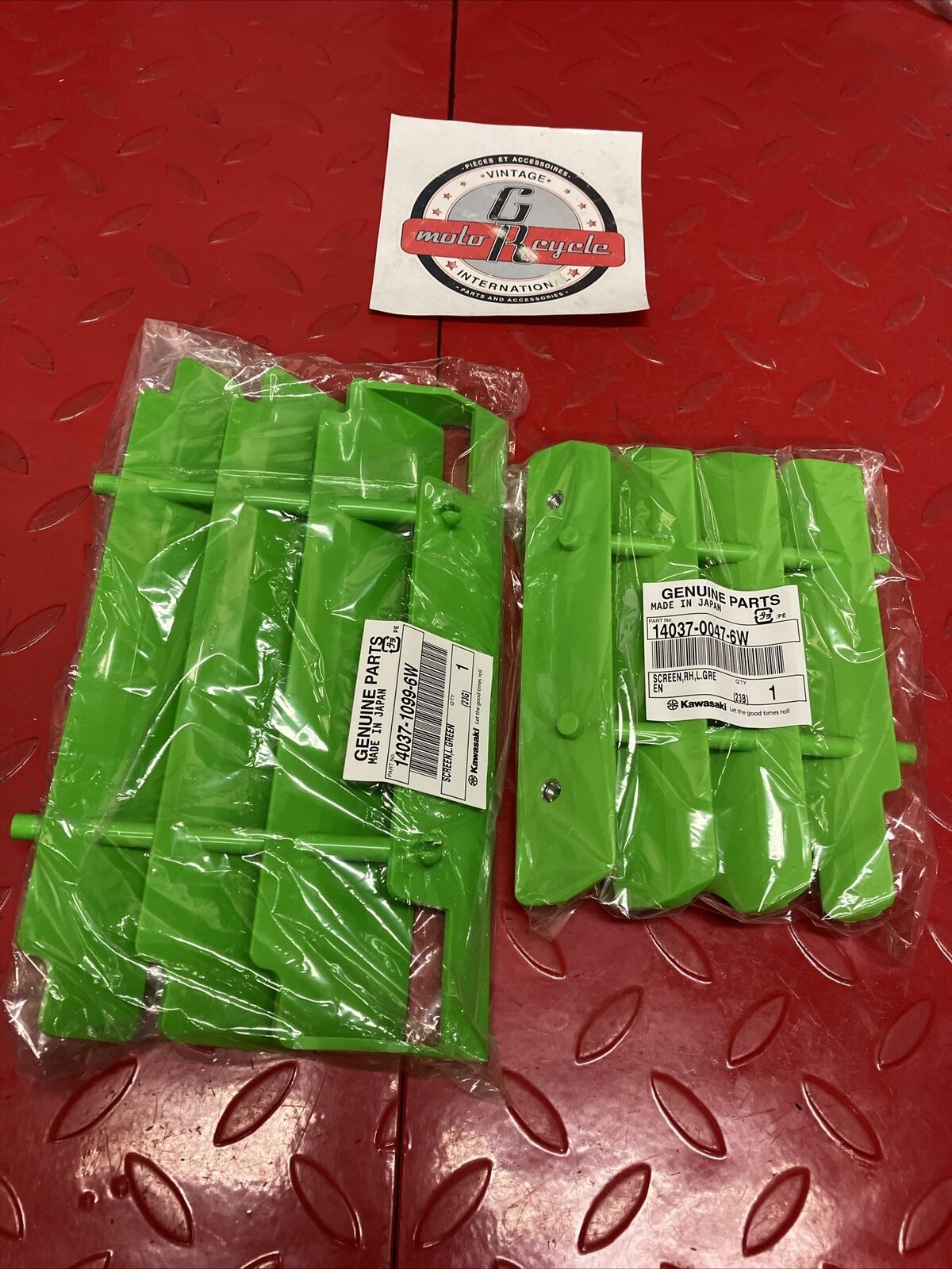 NOS KAWASAKI KX125 KDX200 KLX250R RADIATOR GUARD GRILLE SET 14037-0047-6W K100