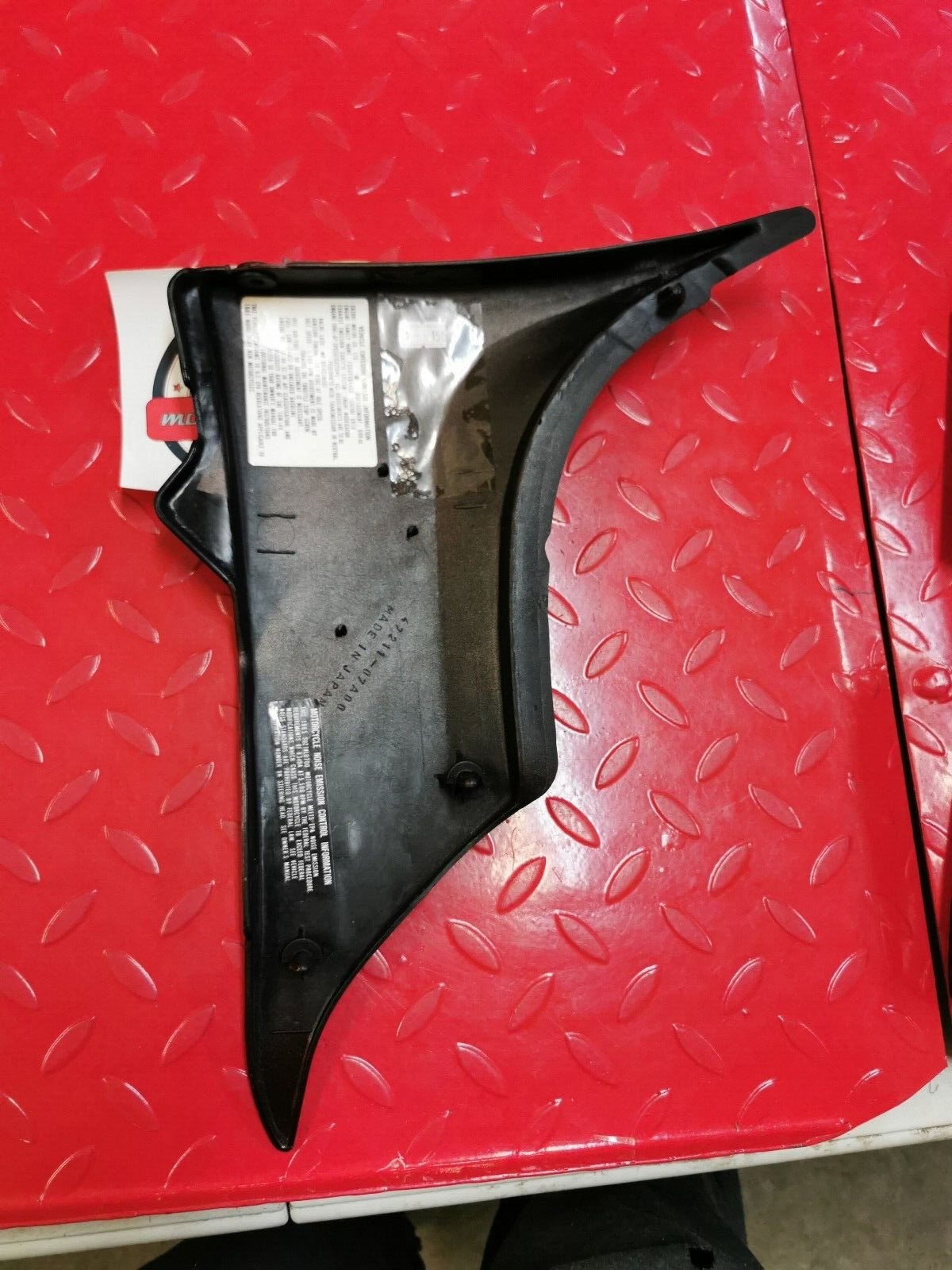 NOS Suzuki GV700 1985 LEFT SIDE COVER 47211-07A00 S1