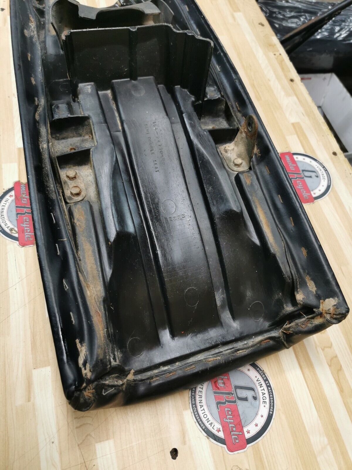 Yamaha XT200 1982 seat saddle pan XT125 1982 1983
