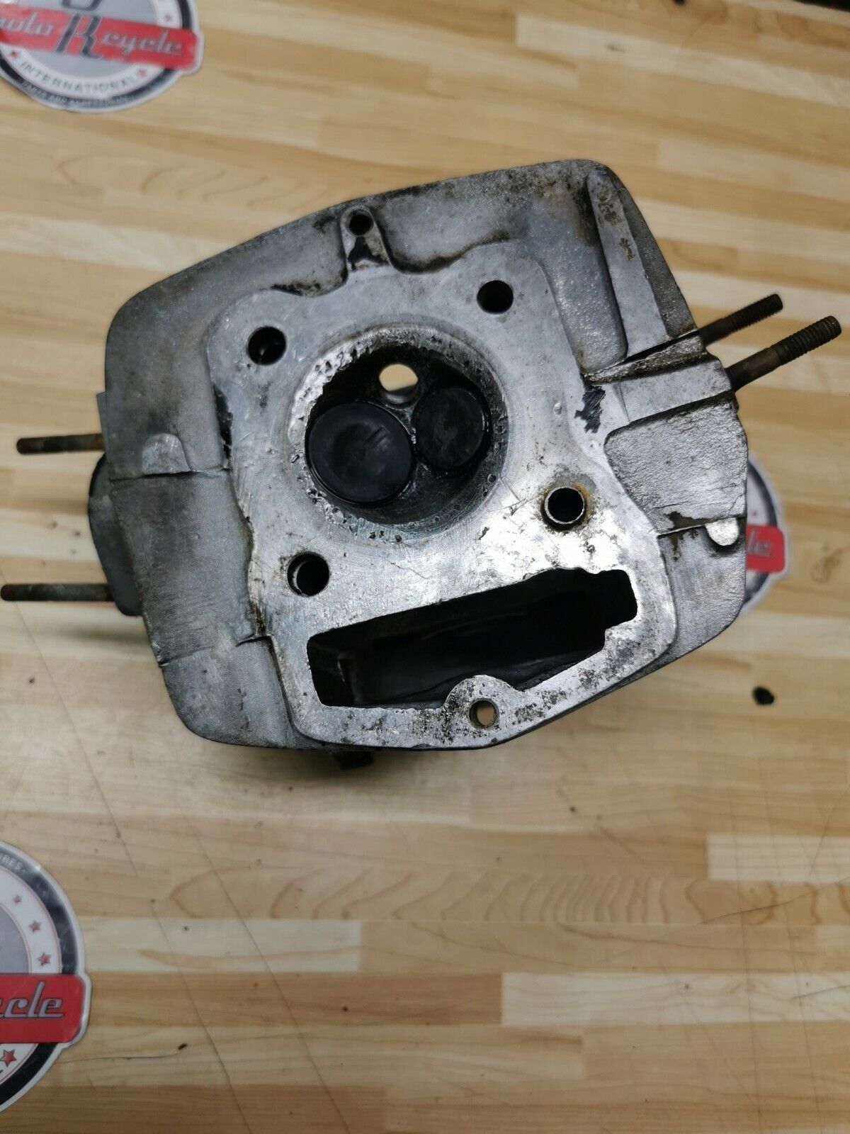Honda CB125S 1975 cylinder head cover valve rocker