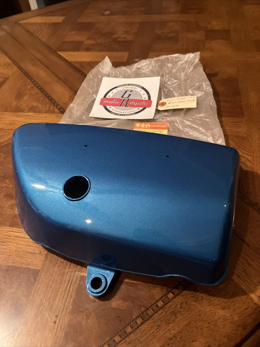 NOS Suzuki GT750 1973 - 1977 RIGHT SIDE COVER PANEL 47111-31200-797 S34