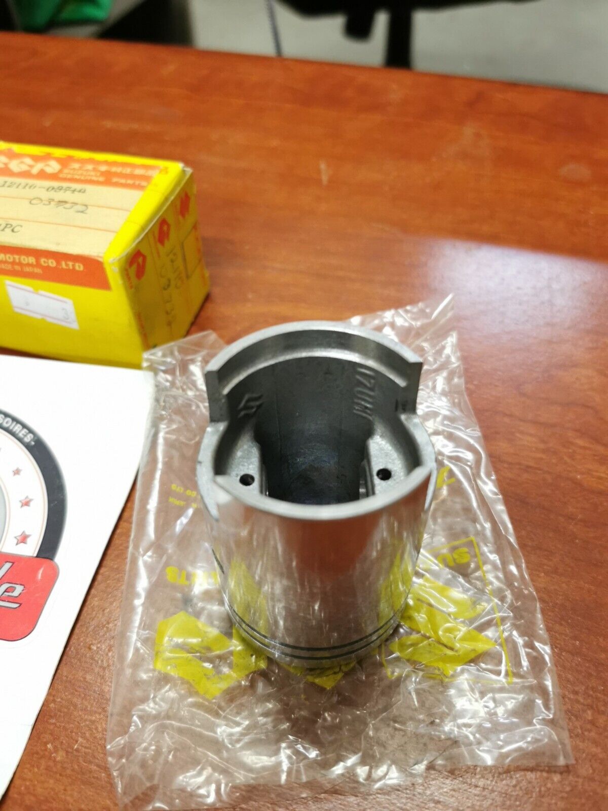 NOS Suzuki 1968 80K10 80K11 80K15 PISTON 1.0 12110-03710 S32