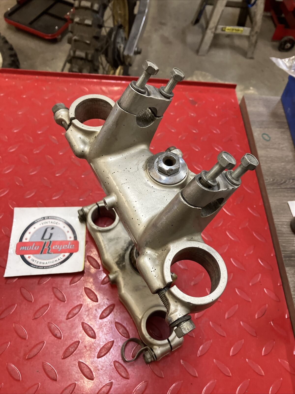 Suzuki RM125 1982 steering stem triple clamp tree 1981