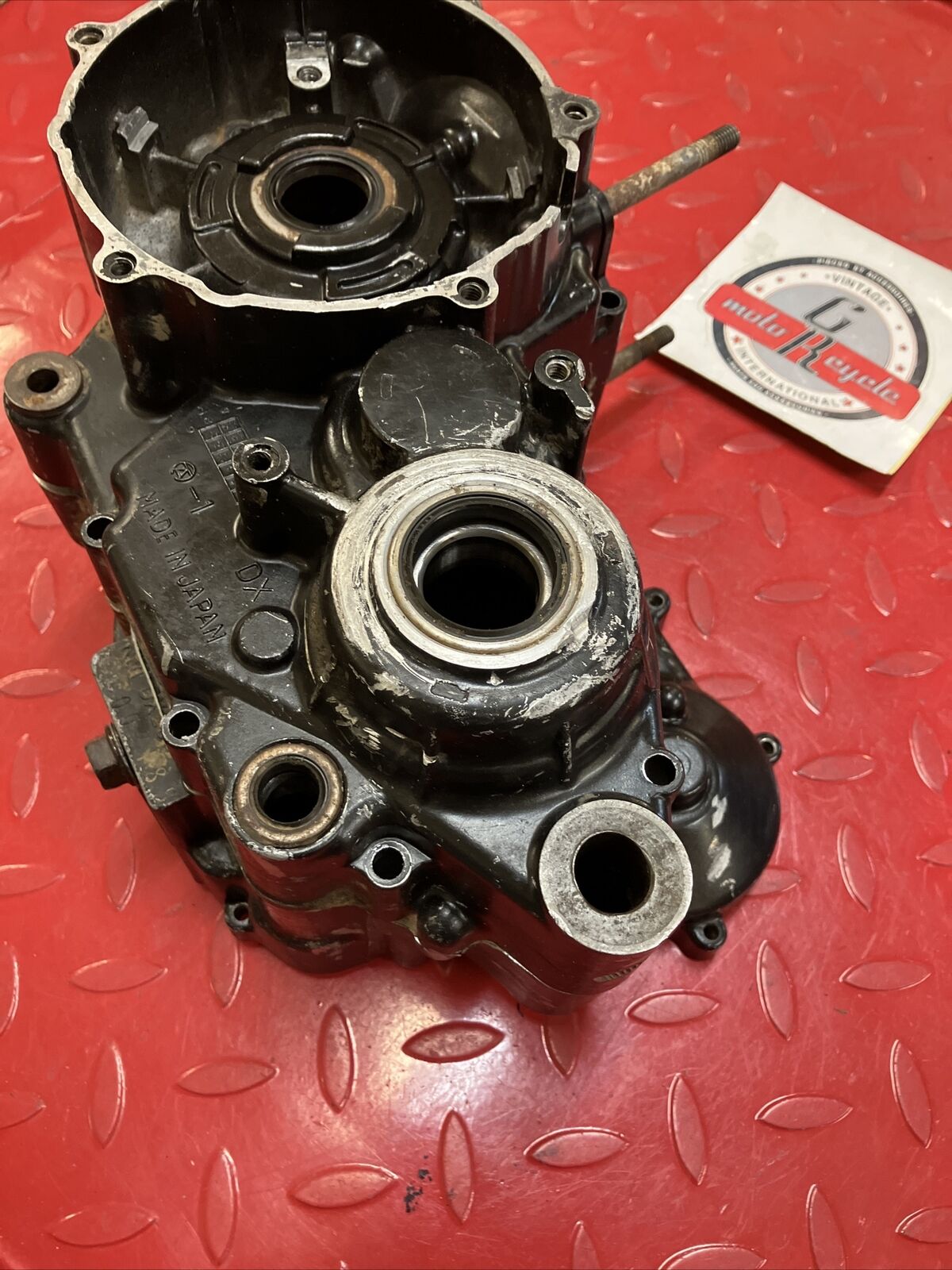 Kawasaki KDX200 1987 crankcase crank case left right 1986
