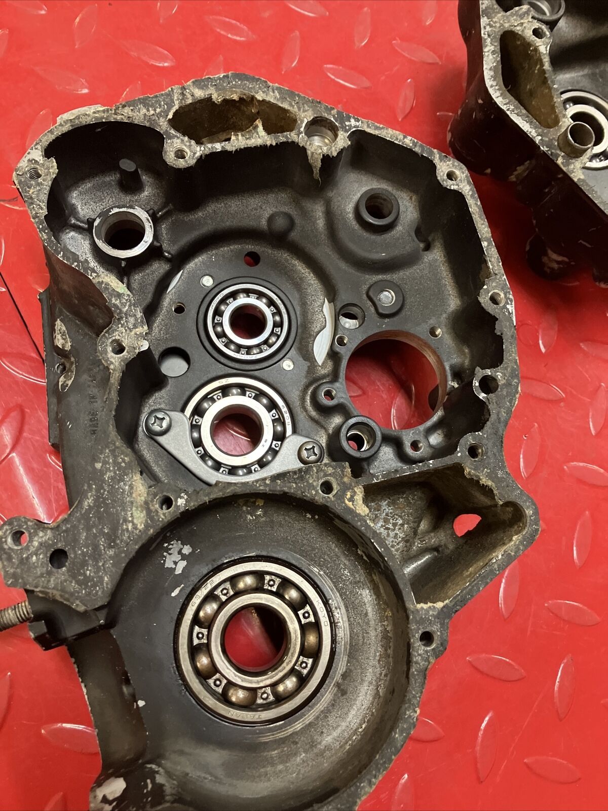 Suzuki RM125 1982 crankcase set left right