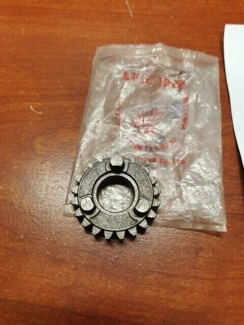 NOS Honda C65 MAINSHAFT TOP GEAR 23471-040-000 H75