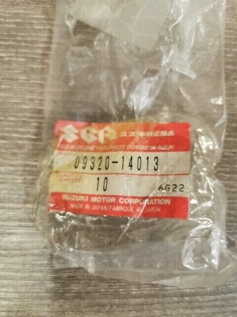 NOS SUZUKI AX100 DR125S DR125SE CUSHION 09320-14013 S37
