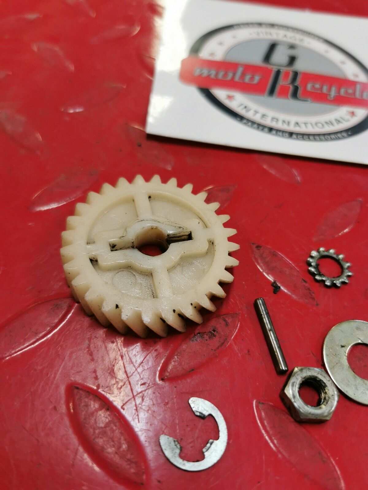 Yamaha DT125 1975 oil pump worm shaft gear drive 214-13175-01-00