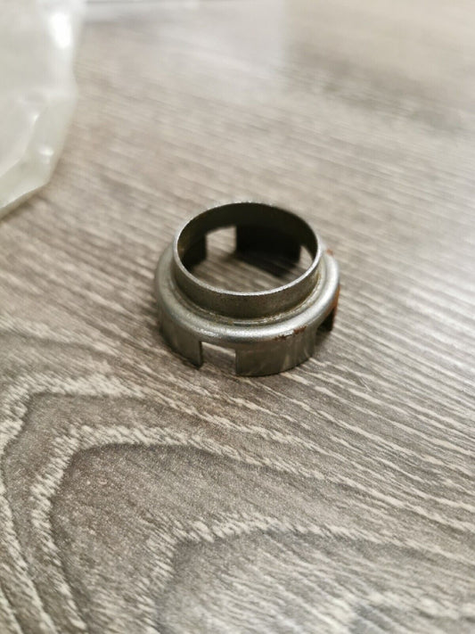 NOS YAMAHA RETAINER KICK ROLLER 102-15689-00-00 Y58