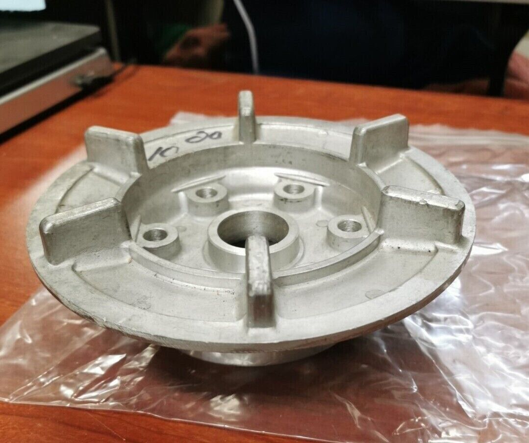 NOS SUZUKI GT250 T500 T3501 T3502 T250 T350R REAR SPROCKET DRUM 64611-11000 S30