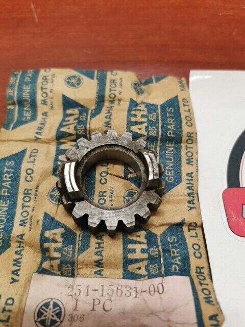 NOS Yamaha DT100 FS1 FS50 G6S JT2 L5T YL2 KICK PINION GEAR 254-15631-00-00 Y124
