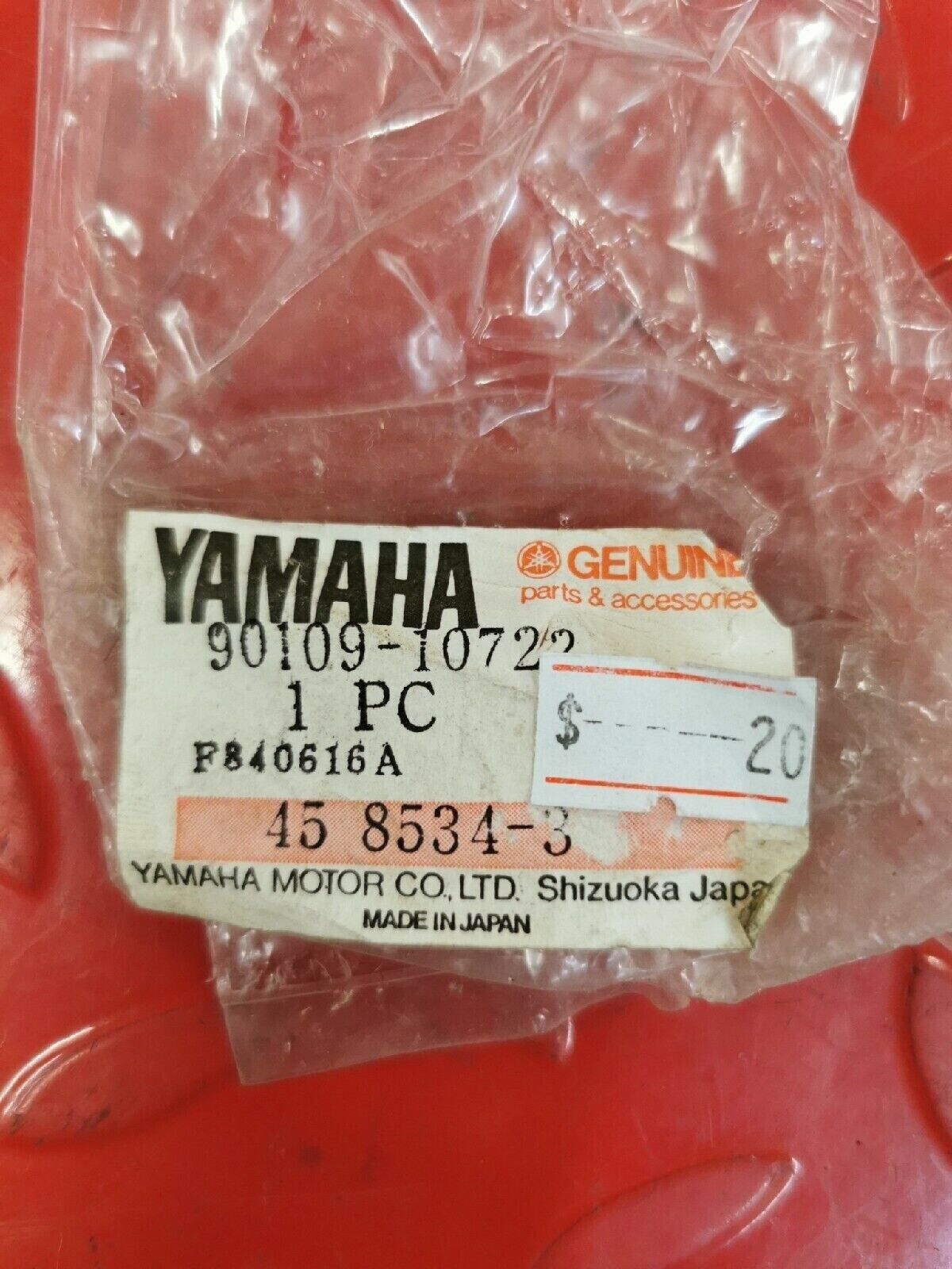 NOS YAMAHA 1984  XVZ1200  STAND FOOTREST 90109-10722-00  Y52
