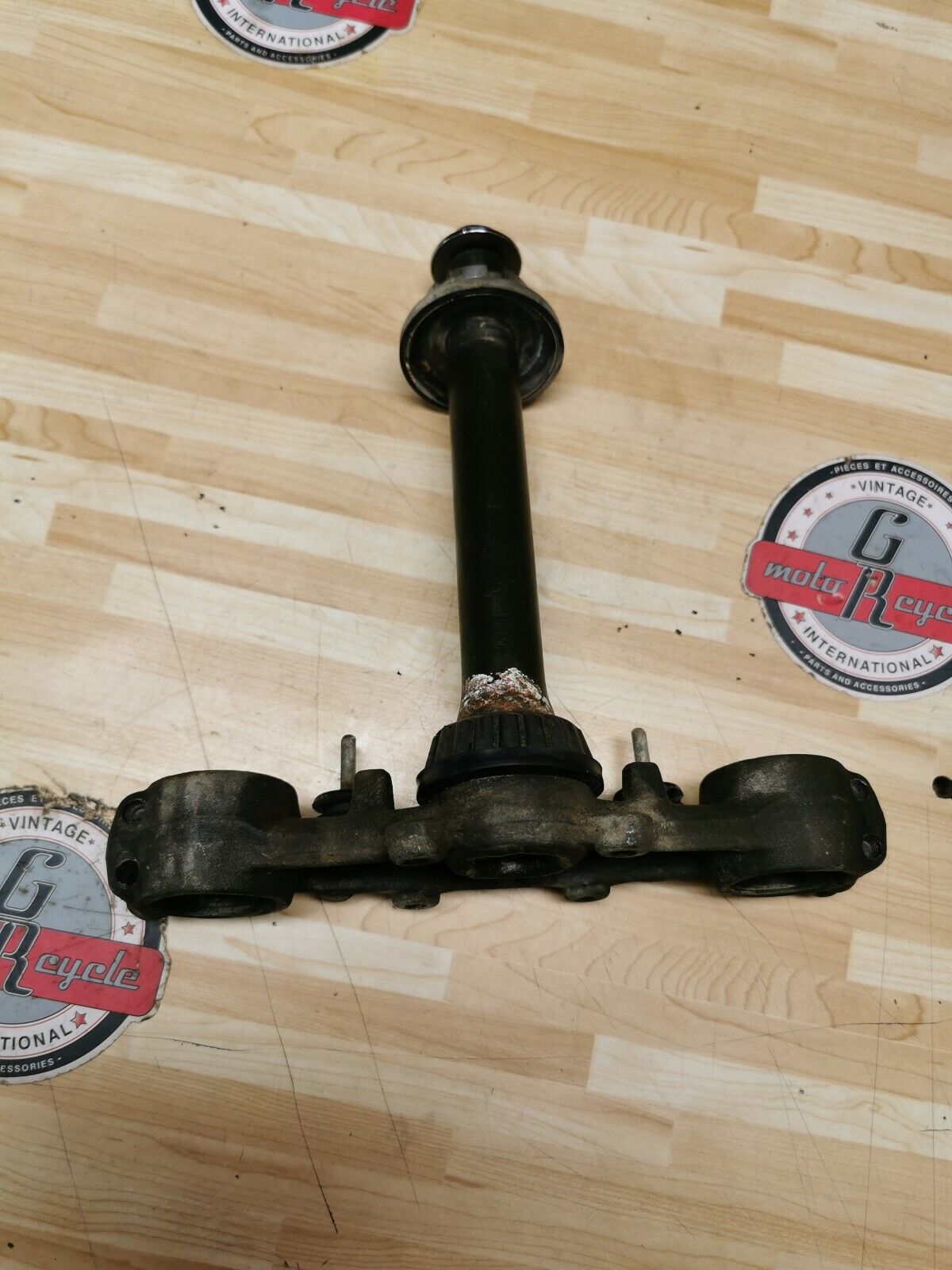 Yamaha TT225 1986 steering stem triple tree clamp lower under bracket 1987