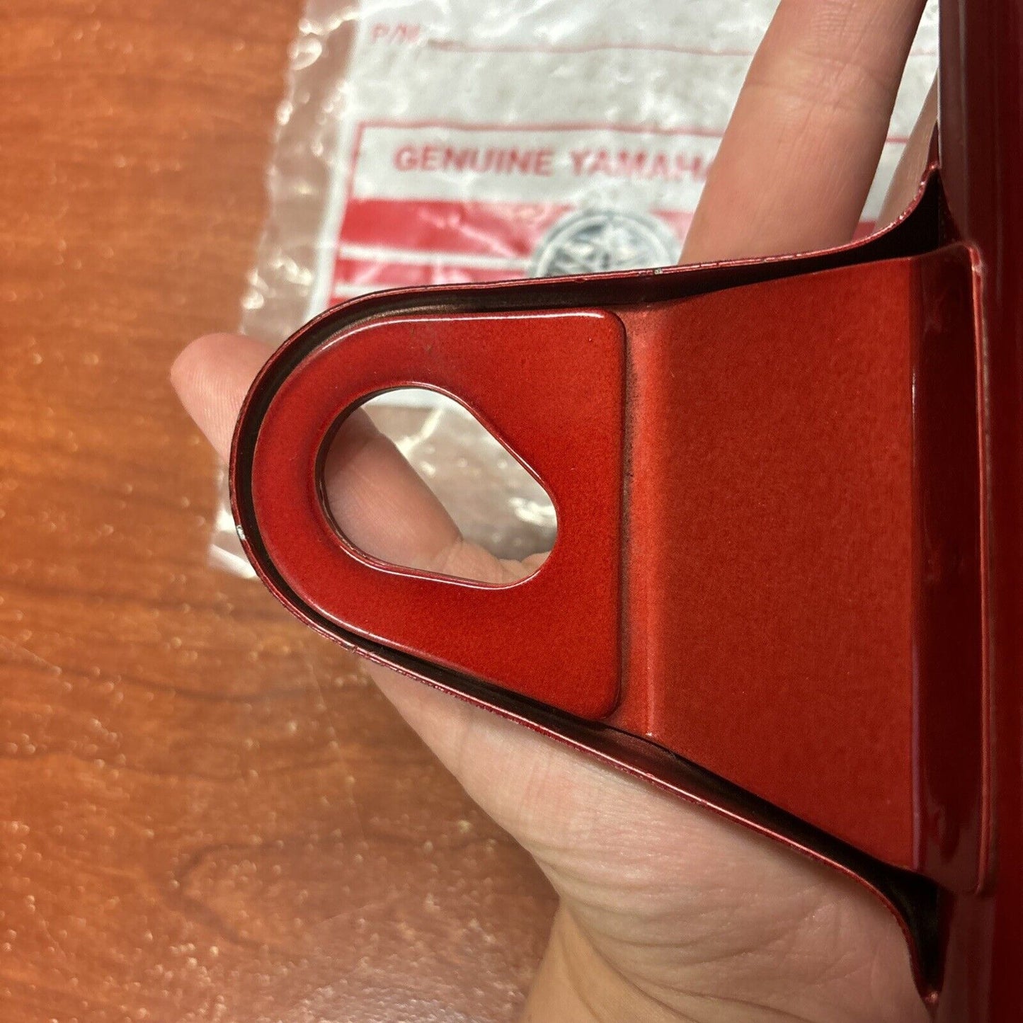 NOS Yamaha UPPER COVER KIT BRILLIANT RED 256-23121-61-63 256-23131-61-63 Y174