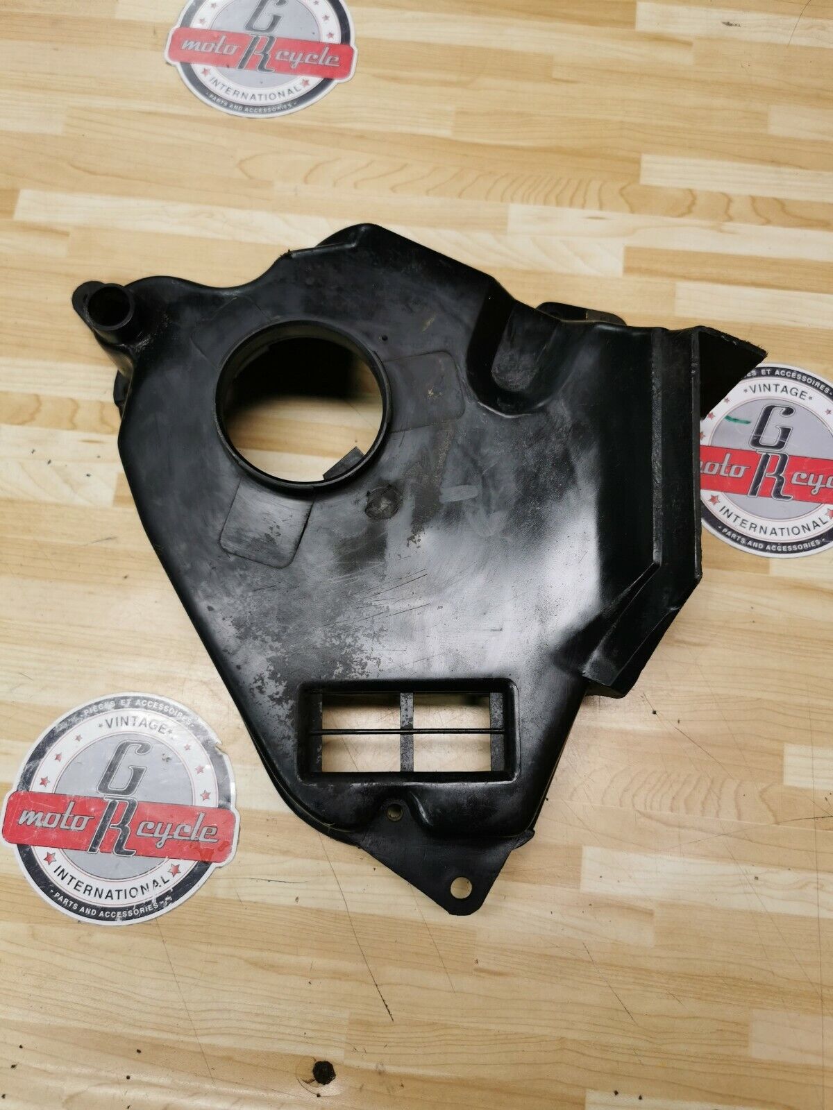 Yamaha YZ125 1982 airbox air box cleaner filter case housing