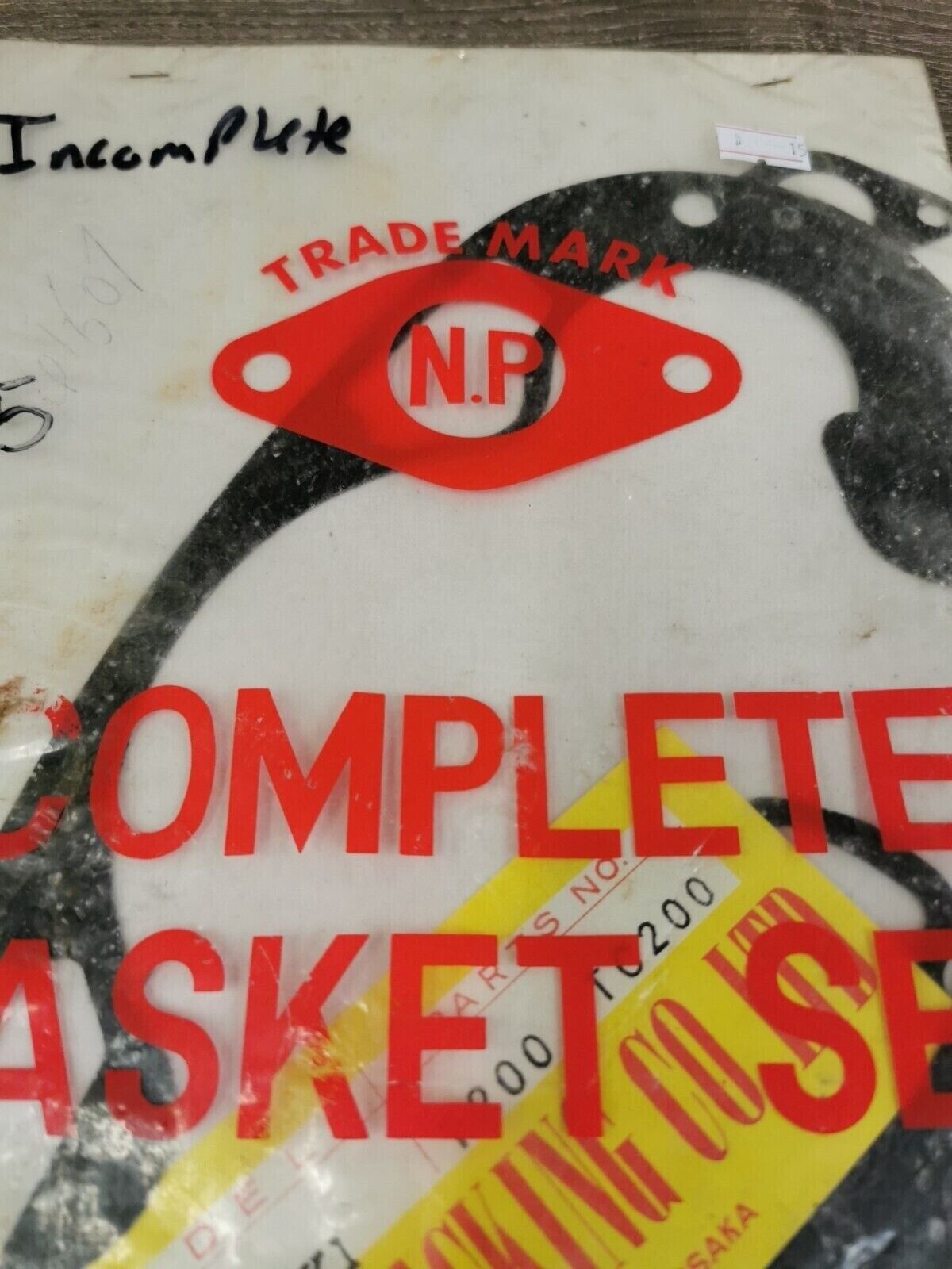 NOS NP SUZUKI T200 INCOMPLETE GASKET SET J28
