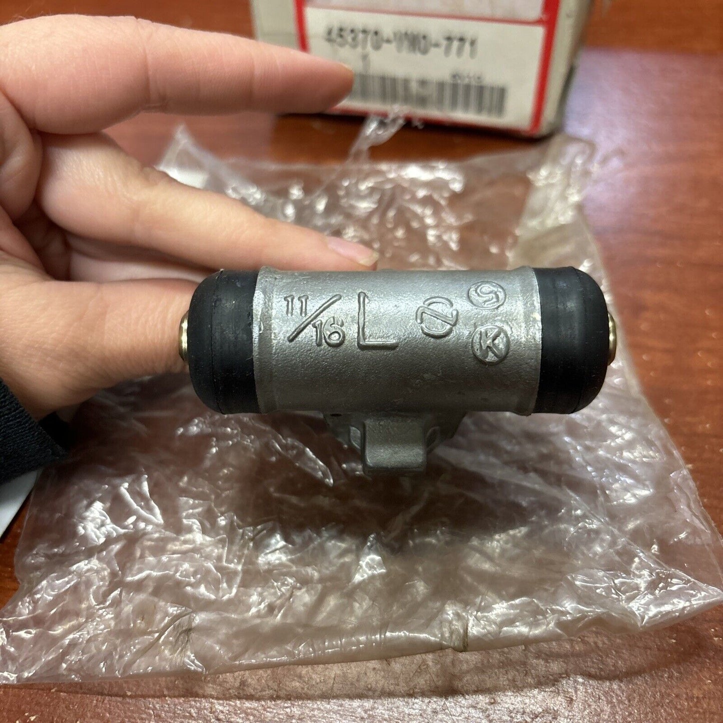 NOS Honda 1985 FL350R LEFT CYLINDER 45370-VM0-771 H155