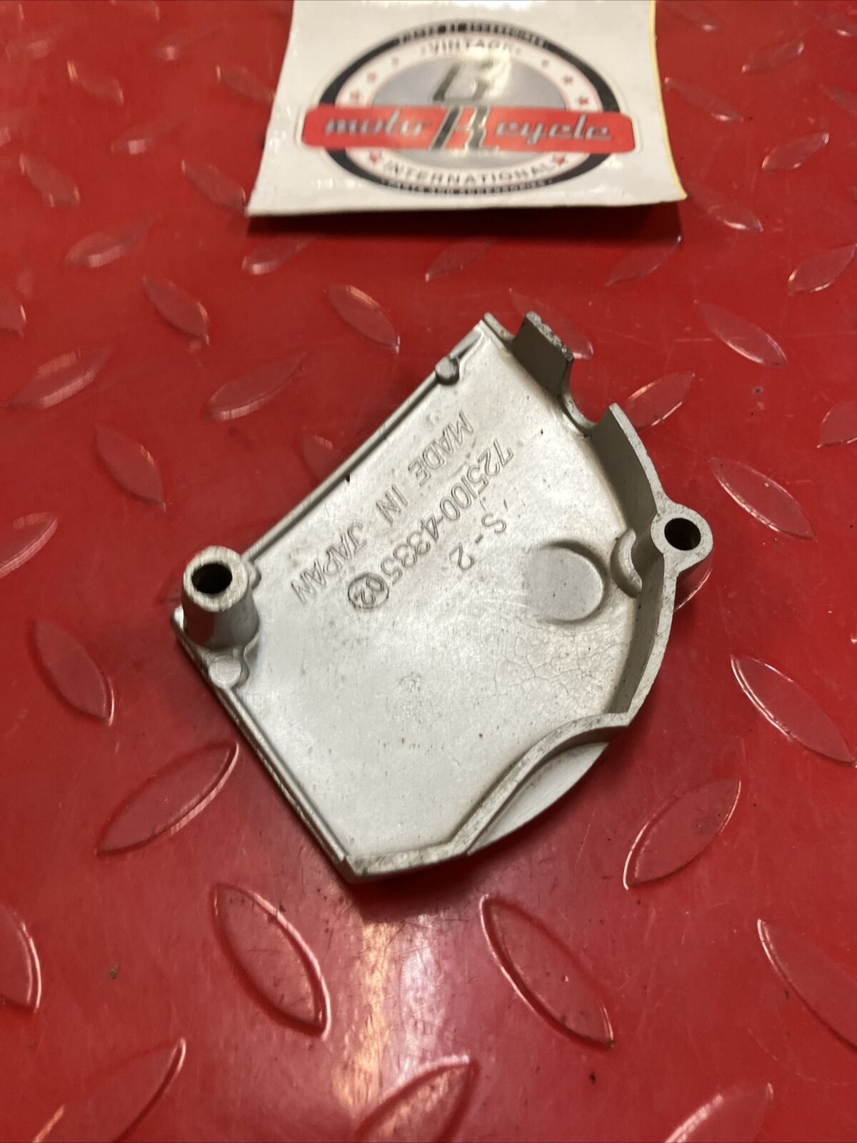 Kawasaki G5 1972 right side engine oil pump cover