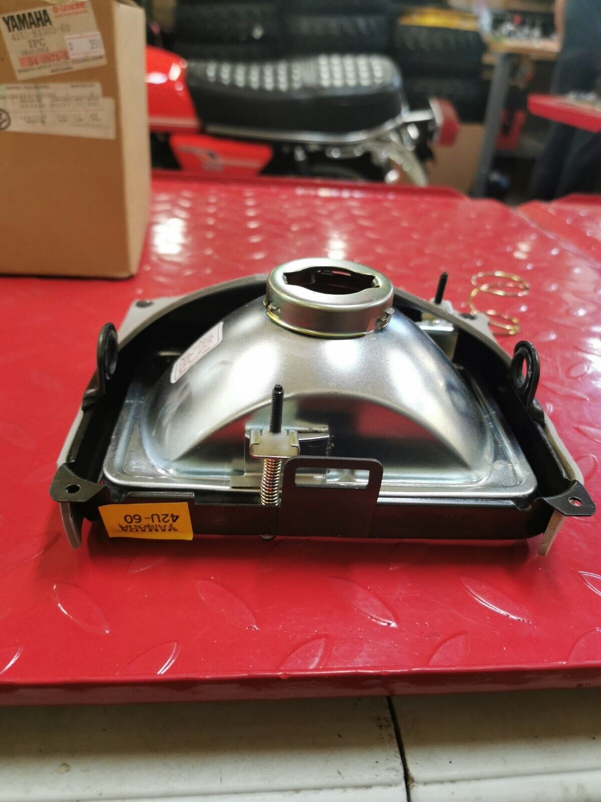 NOS Yamaha 1985 2000 XT350 1984 XT250 HEADLIGHT UNIT ASSY 42U-84303-60-00 Y10