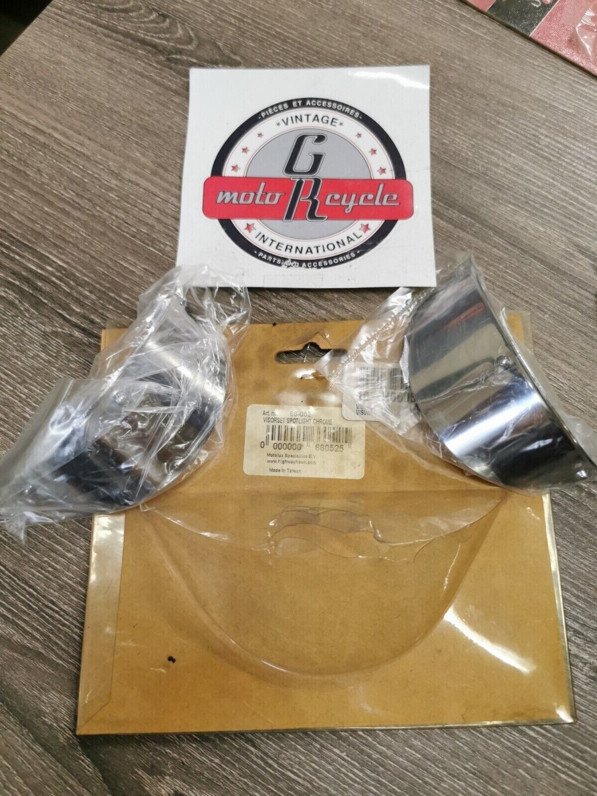 NOS HIGHWAY HAWK SPOTLIGHT VISOR SET For 115 mm 4-1/2  66-052 J34