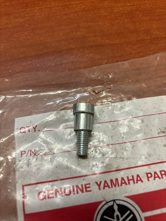 NOS Yamaha 1974 RD250 RD350 BOLT 168-25373-00-00 SUB 90109-08375-00 Y182