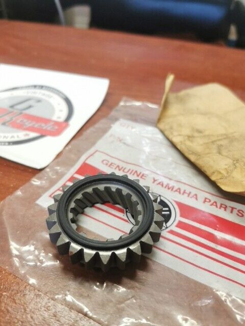NOS Yamaha TX650 XS2 XS650 GEAR 447-15516-00-00 Y163