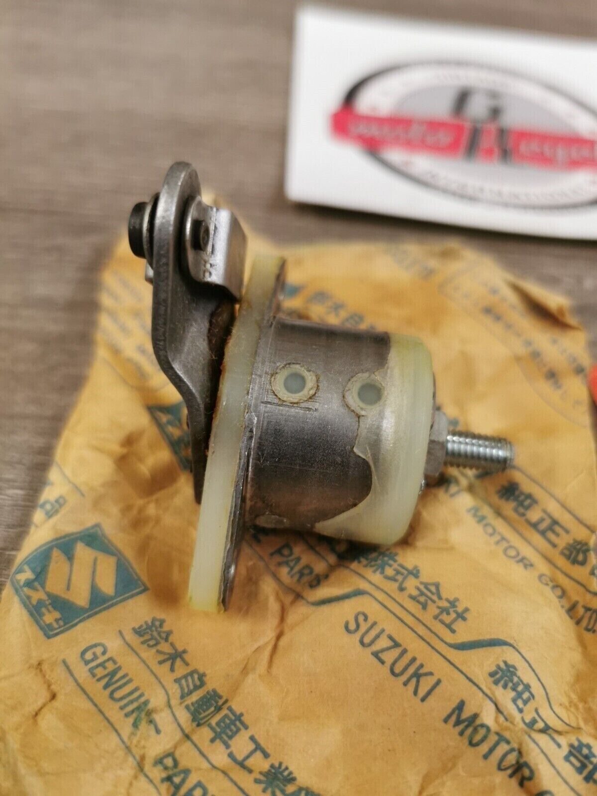 NOS SUZUKI T305 TC305 GT250 T350J CLUTCH RELEASE SCREW ASSY 23200-18000 S23