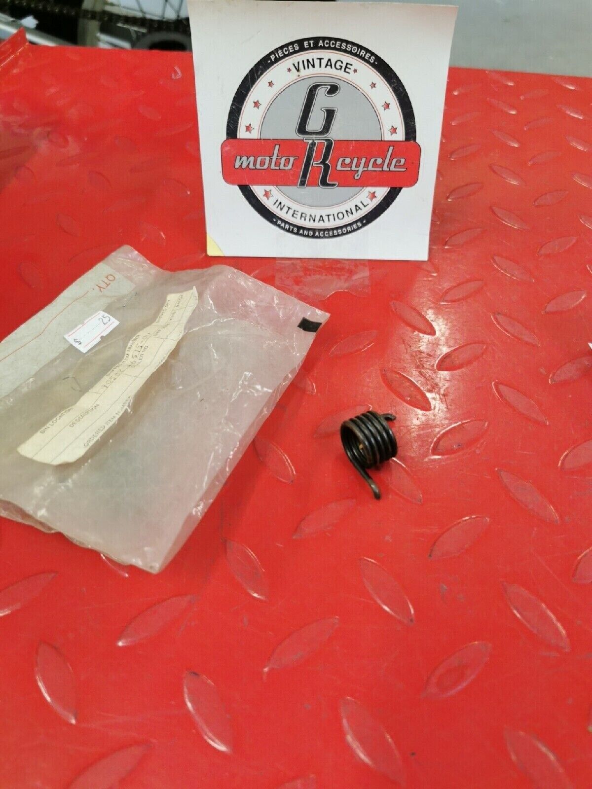 NOS YAMAHA YZ100 YZ125 1982 1983 SPRING TORSION 90508-26515-00 Y52