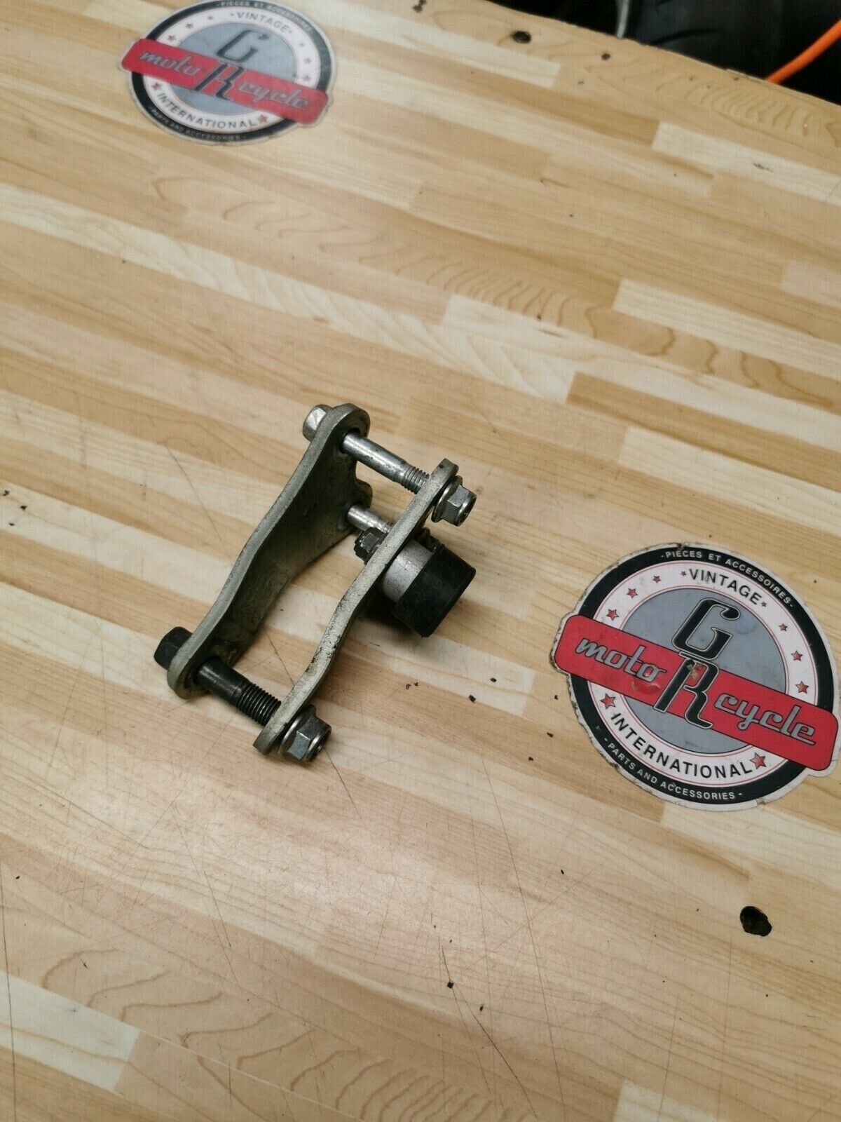 Suzuki DRZ400S 2004 rear top mounting bracket plate hanger mount motor head