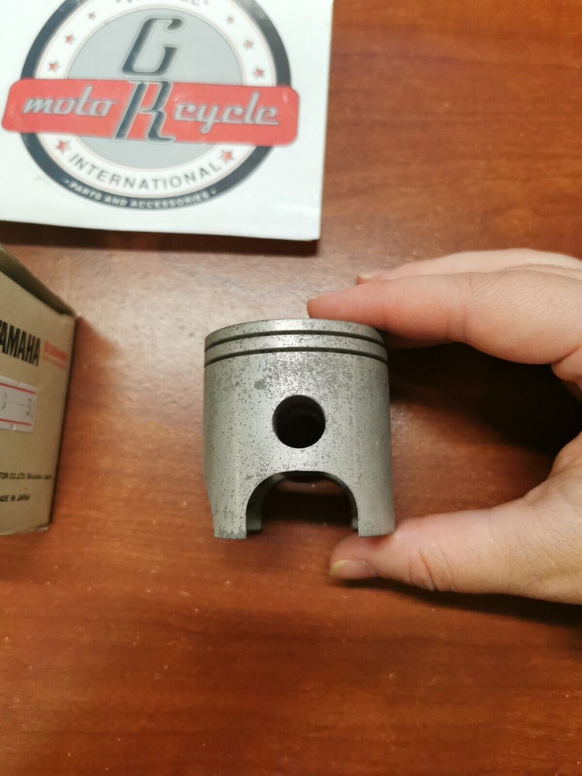 NOS Yamaha 1981 YZ80 PISTON STD 4V1-11631-00-95 Y92