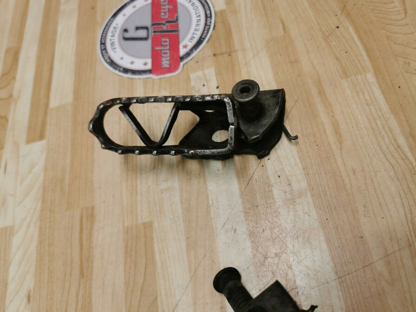 Yamaha YZ250 1988 footpeg foot peg rest step footrest left right 3LD-27411-10-00