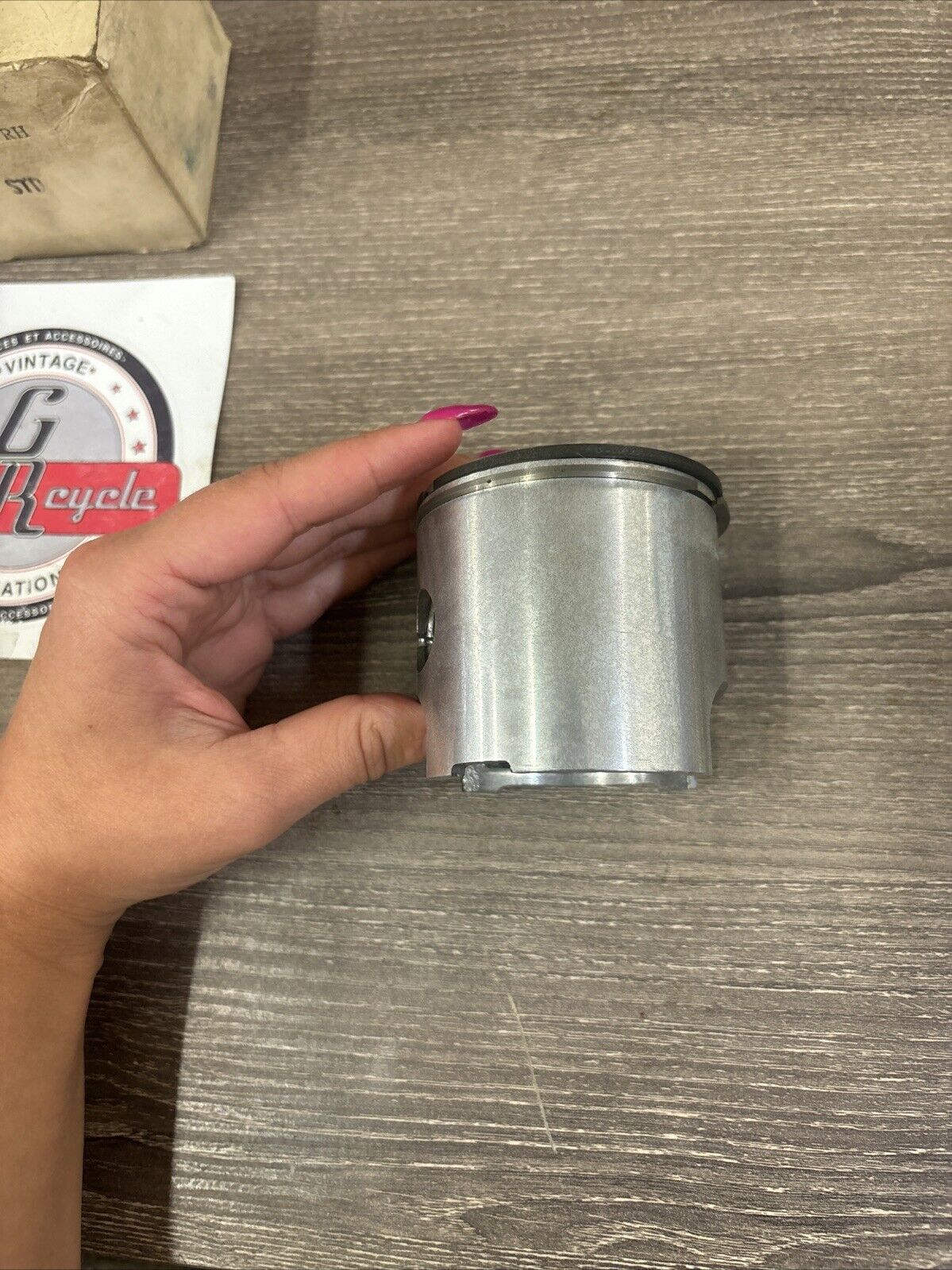 NOS BOMBARDIER SKIDOO TNT 440 RH PISTON STD 67.5MM 19525 J62