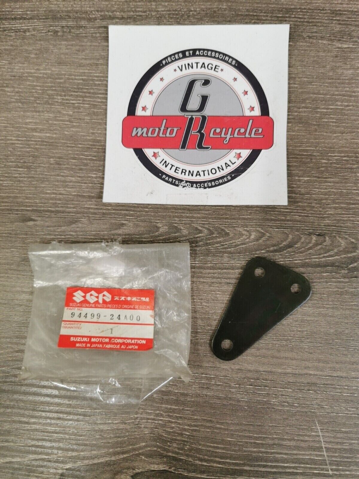 NOS SUZUKI GV1400GC 1986 BRACKET COWLING BODY RIGHT 94499-24A00 S23