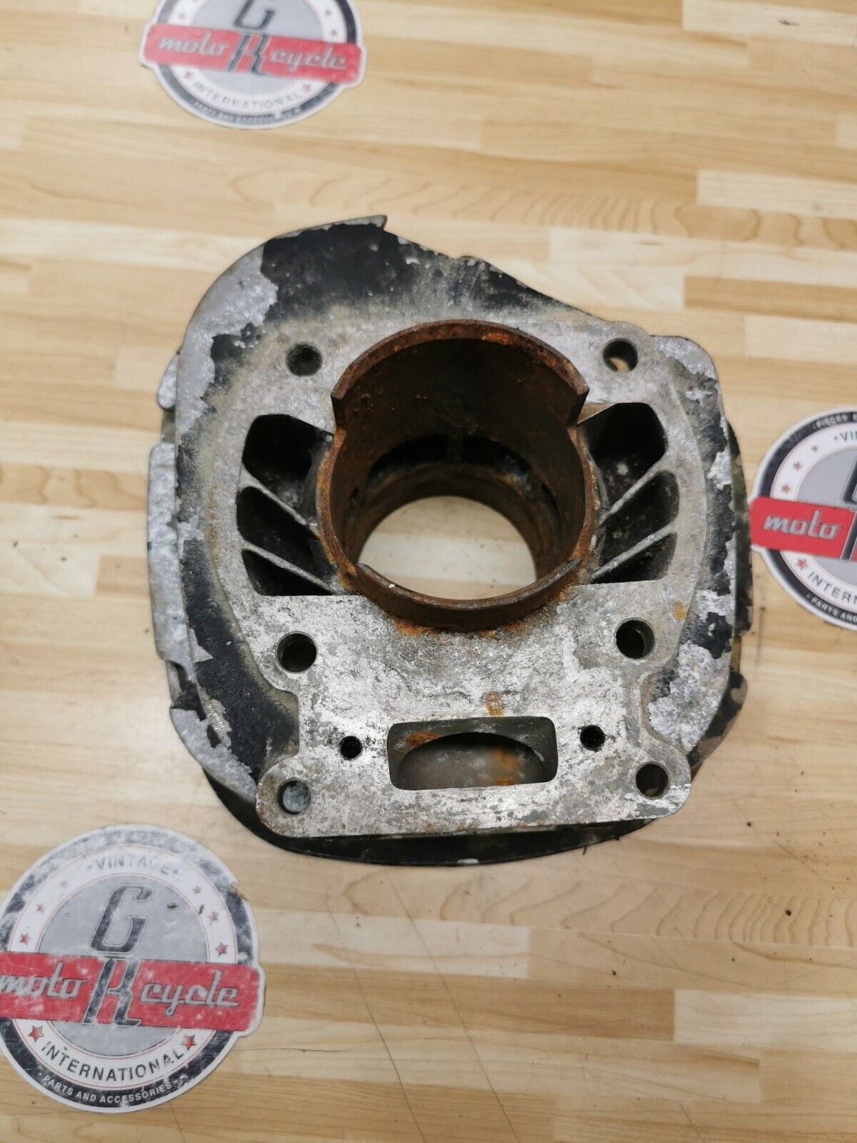 Suzuki RM250 1976 1977 cylinder jug barrel 11210-41642