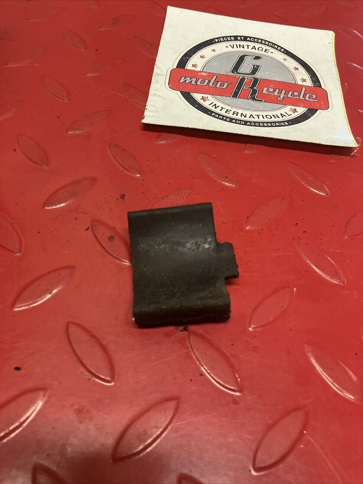 Suzuki RV90 1975 oil tank cushion rubber damper